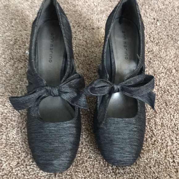 Never worn bow heels - Picture 2 of 2